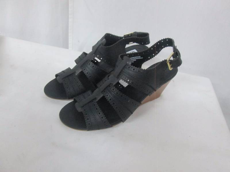 lot 38 image: XOXO Womens Sariah Sandal