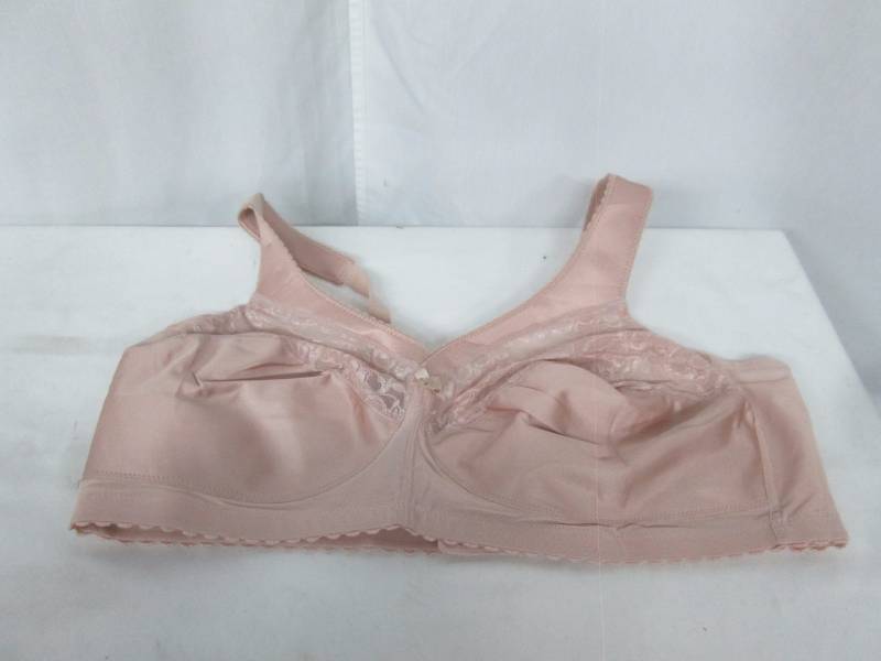 lot 62 image: Glamorise Magic Lift Full Figure Support Bra - 1000