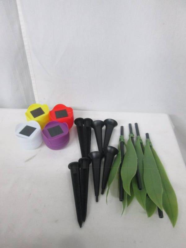 lot 65 image: Alcove Solar LED Tulip Lights