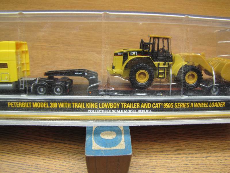 Peterbilt Truck w Payloader