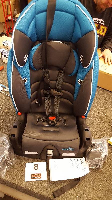 lot 8 image: Evenflo Maestro Booster Car Seat