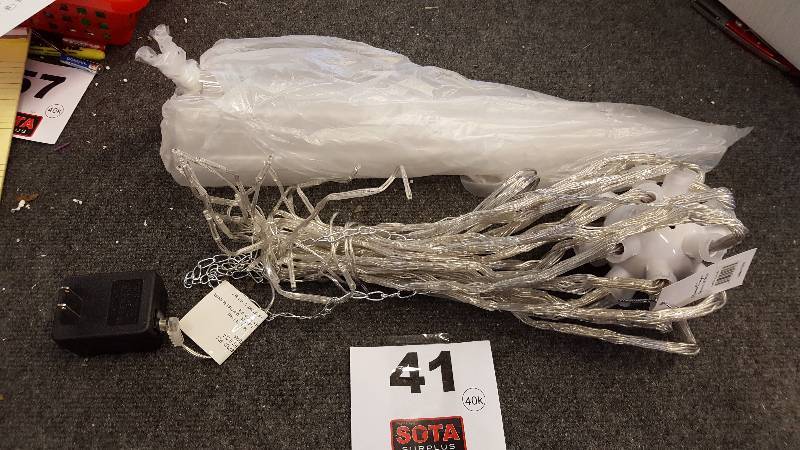 lot 41 image: Starburst Light Set