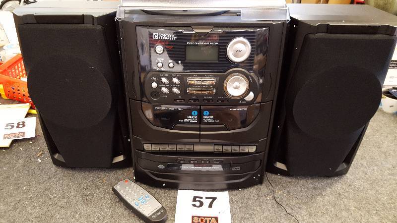 lot 57 image: Encore Technology 3 CD Turntable with Headphones