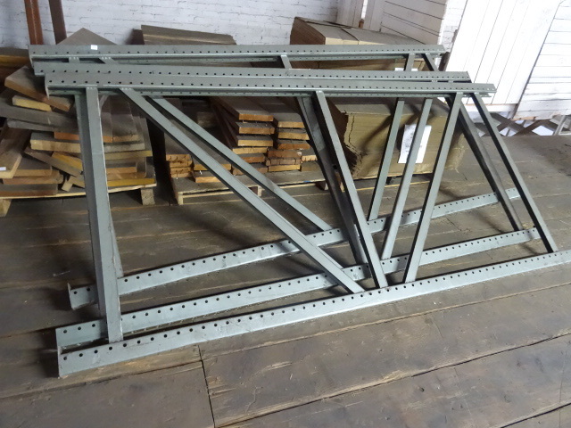 lot 22 image: Uprights