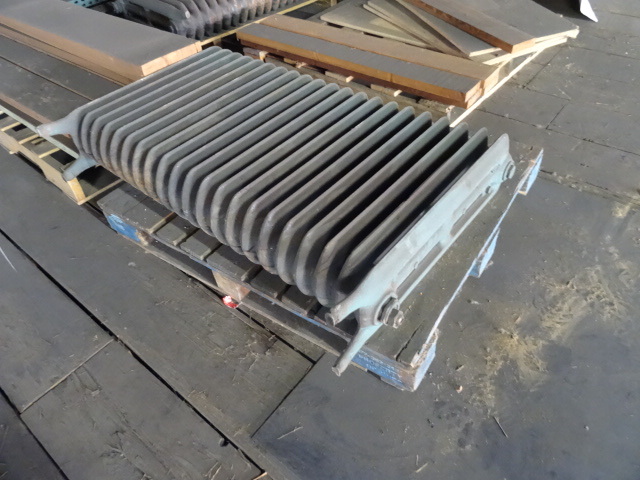 lot 25 image: Cast Iron Radiator