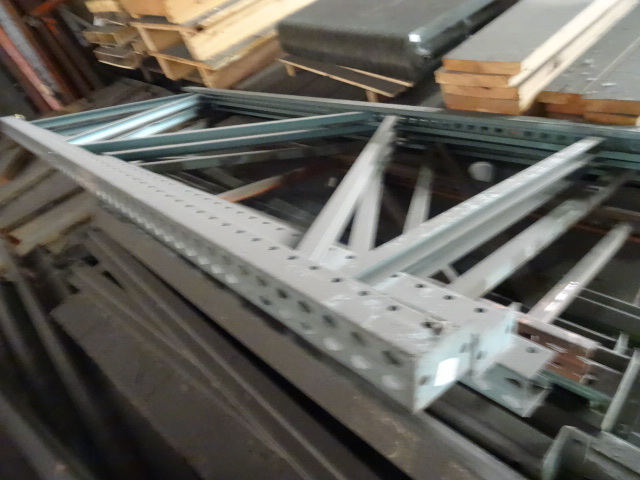 lot 27 image: Uprights