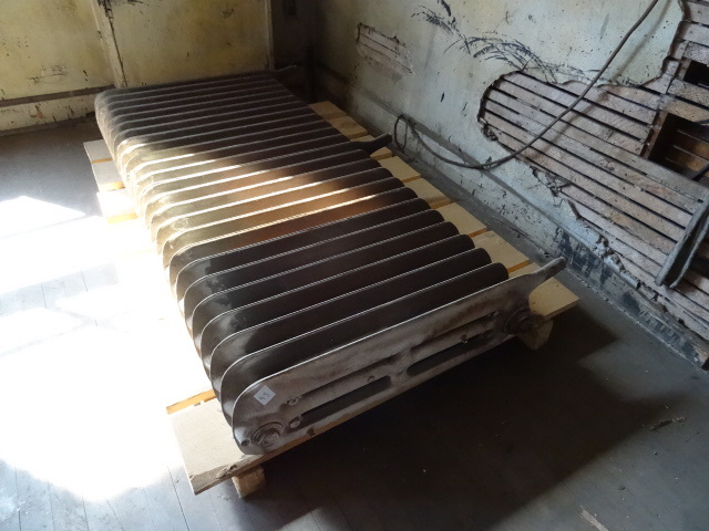 lot 45 image: Cast Iron Radiator