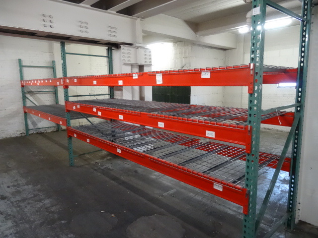 lot 114 image: Pallet Rack