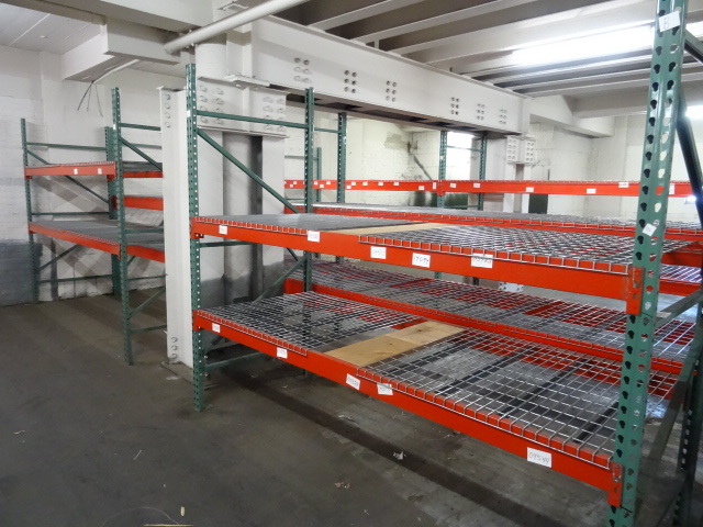 lot 116 image: Pallet Rack