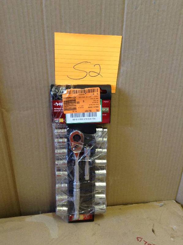 lot 52 image: Husky 18 piece Socket Set