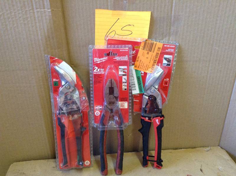 lot 65 image: Lot of assorted milwaukee tools