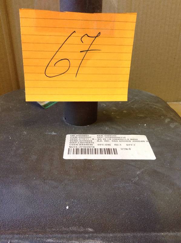 lot 67 image: 26 Lb Umbrella Base