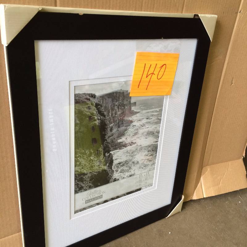 lot 140 image: Gallery Collection Frame- for picture sizes 10 x 3 or 11 x 11 or 16 x 20 not used