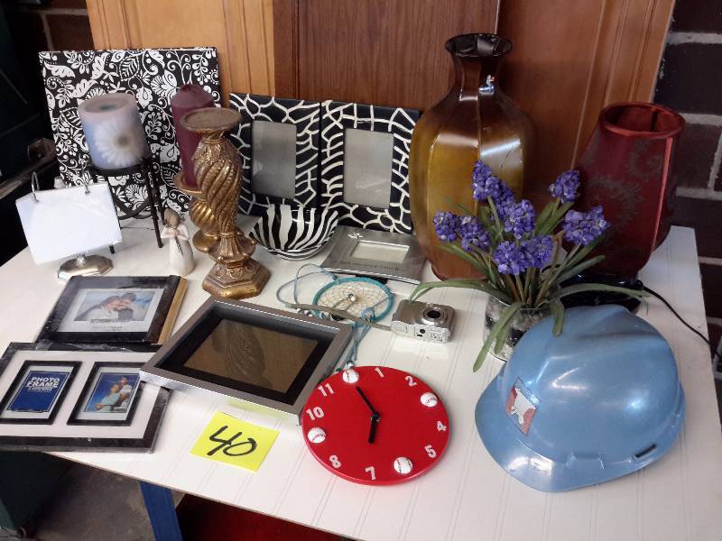 lot 40 image: Misc. Frames and other decorative items as shown