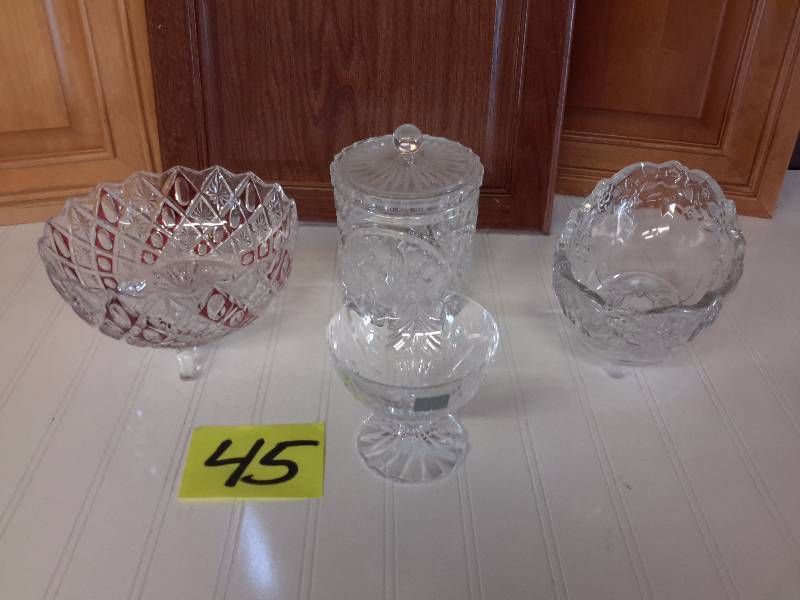 lot 45 image: 4 Nice cut glasscrystal serving bowls as shown