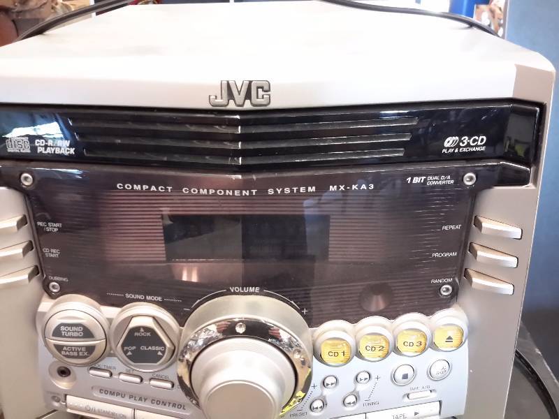 lot 94 image: JVC, COMPACT Component System, MX KA3.. I guess it works