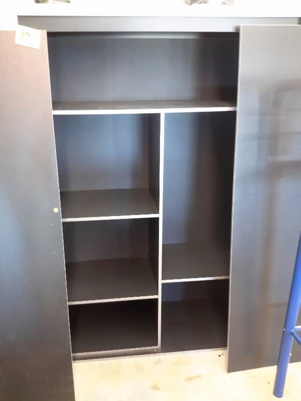 lot 101 image: Laminate Covered Shelfcabinet