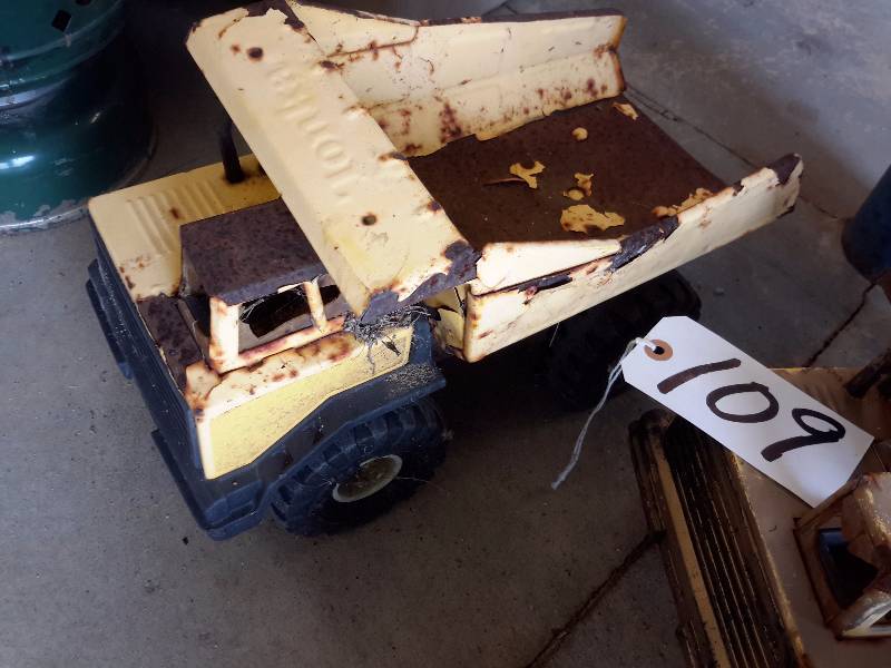 lot 109 image: 3, Tonka Dump Trucks, Lots of patina on these..