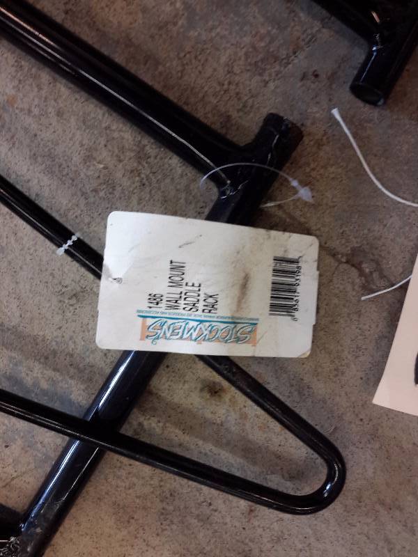 lot 20C image: 3, Saddle Hangers