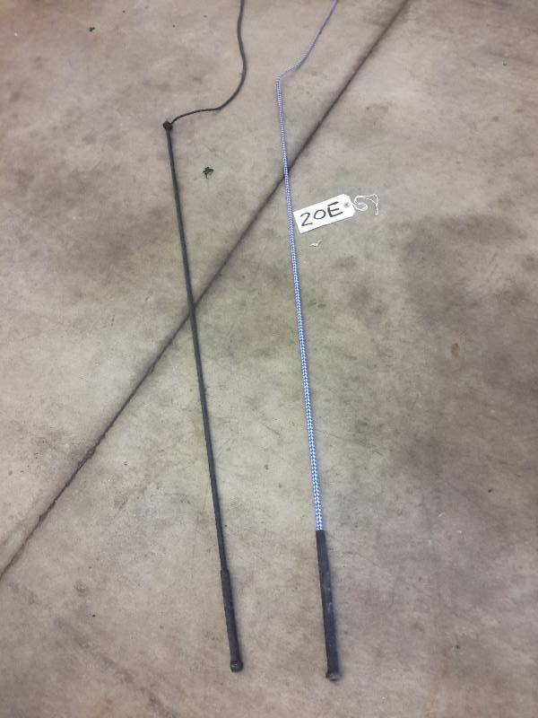lot 20E image: 2 Training whips