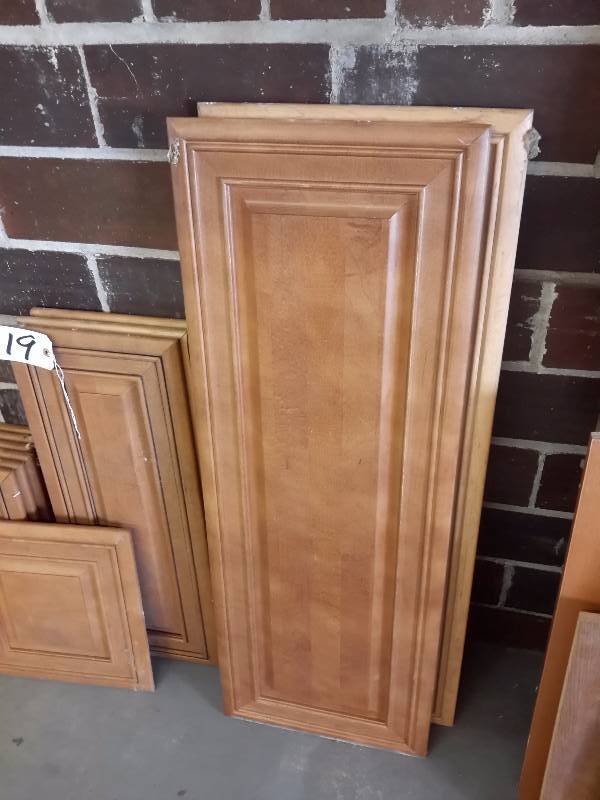 lot 119 image: Misc. Maple Cabinet fronts as shown.. All same pattern