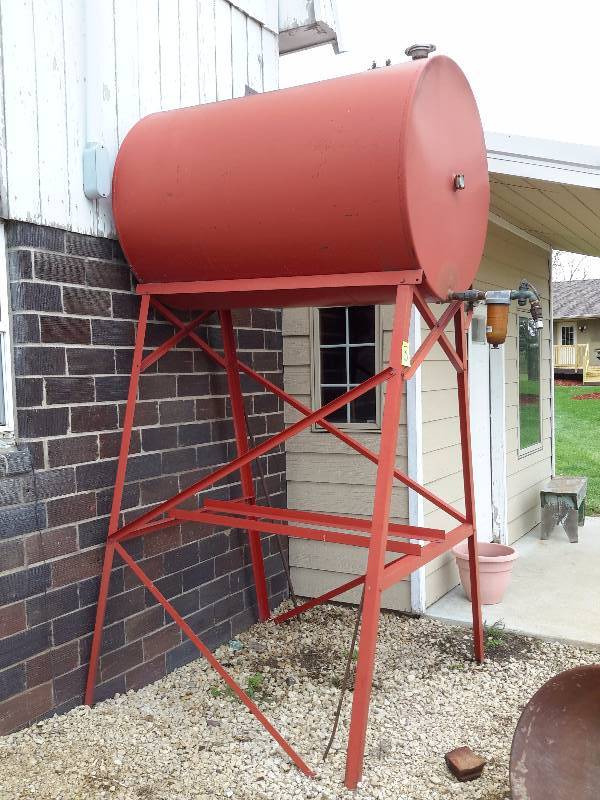 lot 3 image: Elevated Gas tank..