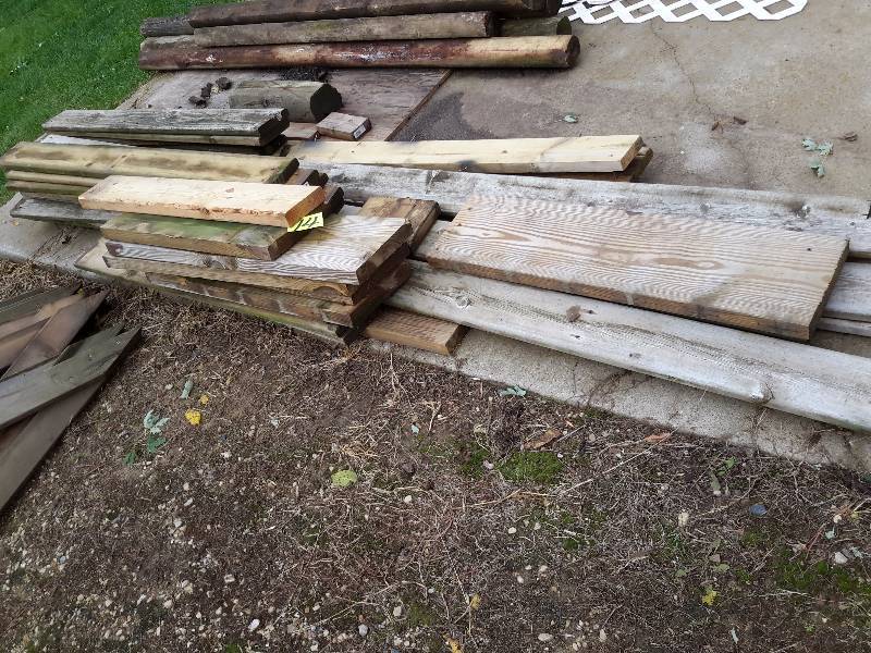 lot 14 image: Large lot of Misc lumber