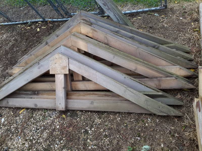 lot 15 image: 8, small building roof trusses..