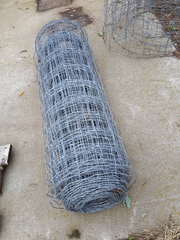 lot 16 image: 2 Rolls of woven wire
