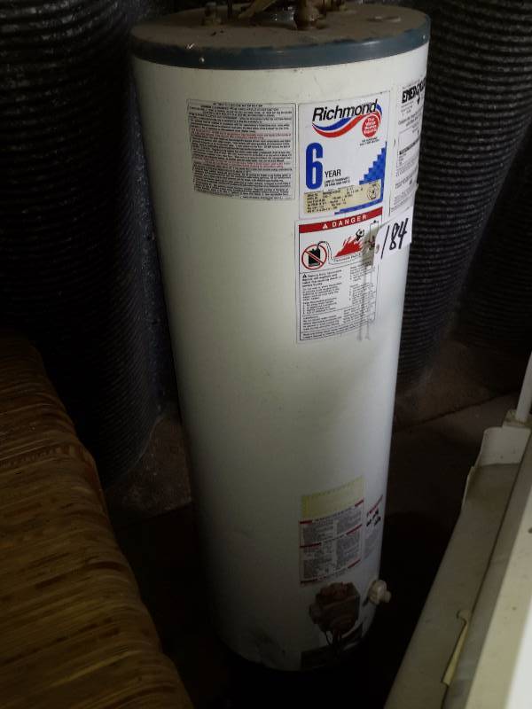 RICHMOND, 40 Gallon Gas Hot water heater.. Works Coates, Hobby Farm downsizing. Tools