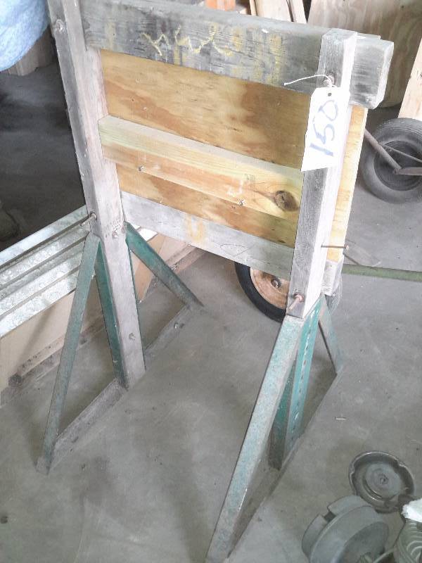 lot 150 image: Outboard motor stand