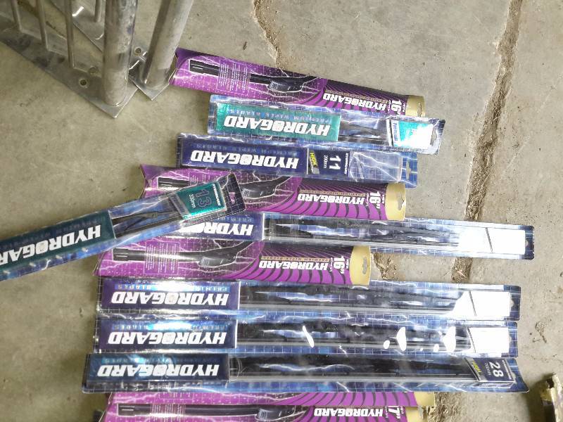 lot 163 image: Lot of Windshield wiper blades.  NEW