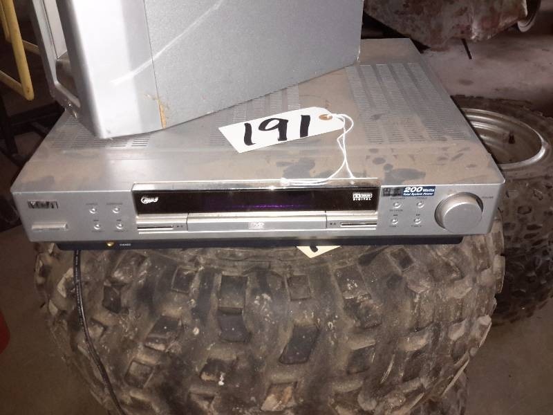 lot 191 image: RCA Receiver with CD Player and Speaker. Owner says it works