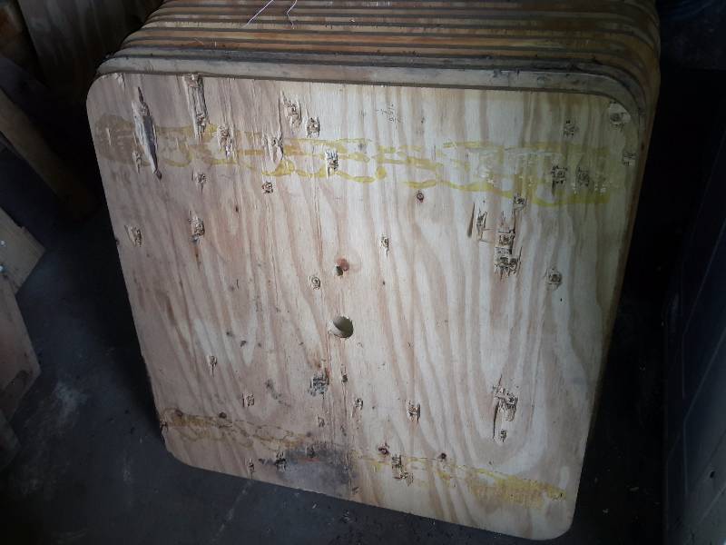 lot 152 image: 29, 29in x 29 in 34 in Plywood pieces with hole.
