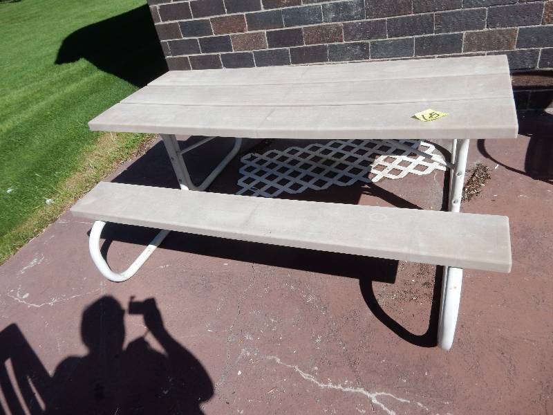 lot 65A image: Picnice Table.. Metal legs, Fiber Glass top