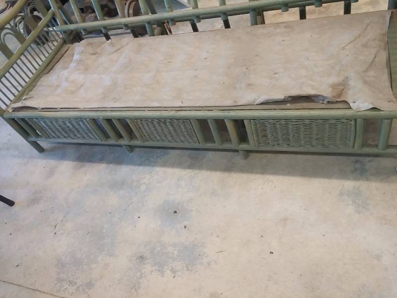 lot 71 image: Rattan Couch frame.. No cushions