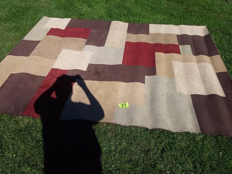 lot 79 image: Hampton area rug.