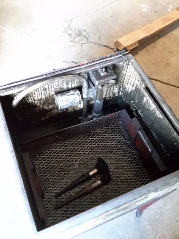 lot 200 image: Parts washing Bin