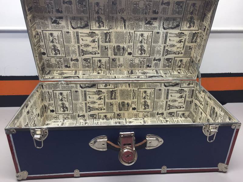 lot 16 image: VINTAGE RED, WHITE AND BLUE TRUNK