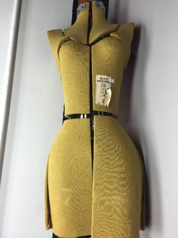 lot 17 image: VINTAGE MANNEQUIN DRESS FORMS