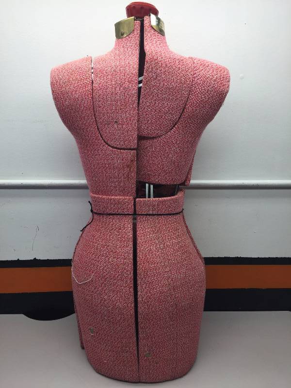 lot 18 image: VINTAGE MANNEQUIN DRESS FORMS