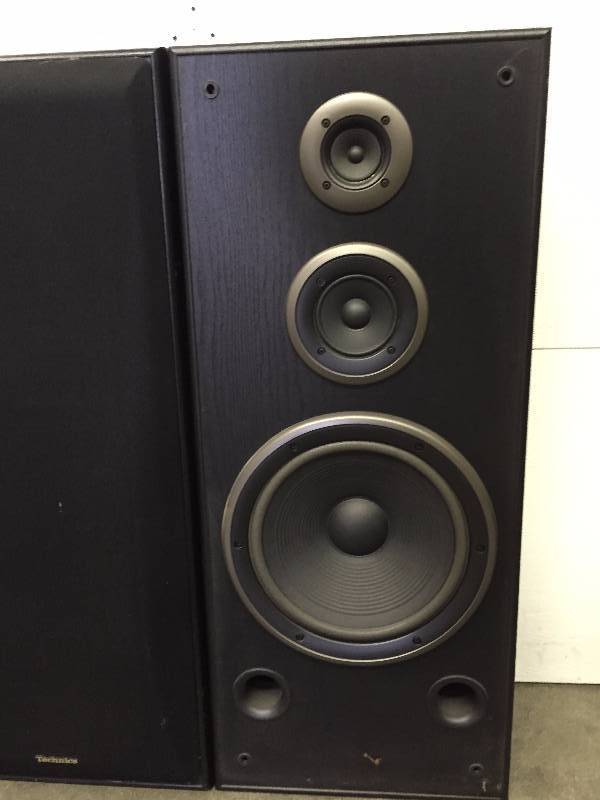lot 25 image: TECHNICS SPEAKERS 15 X 36 (2)