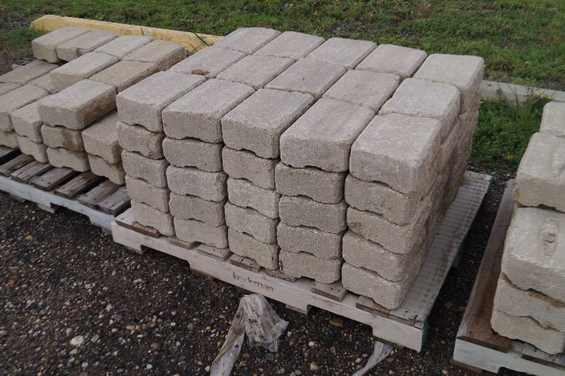 Retaining Blocks Coping Moorhead Liquidation Landscaping Pavers