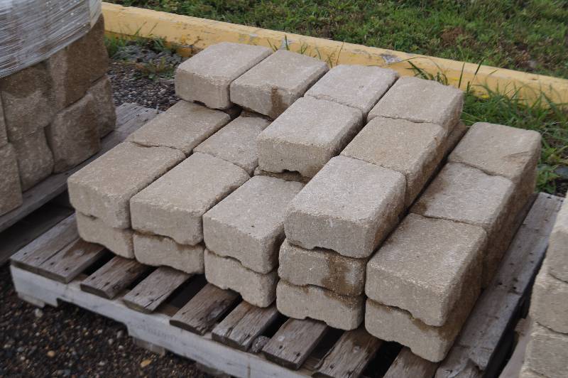 Retaining Blocks Coping