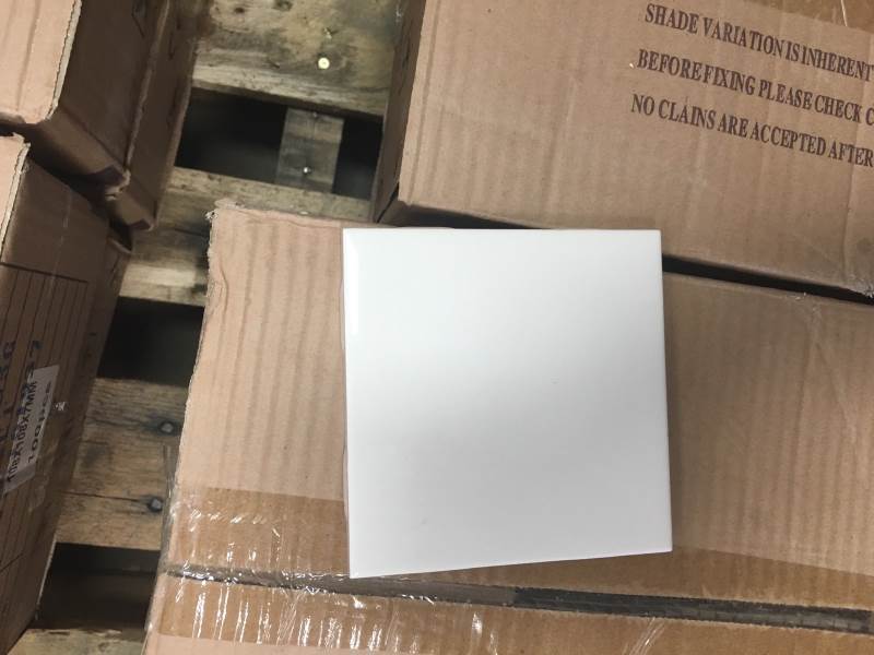 4x4 creamwhite color tile