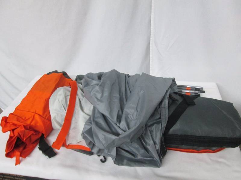 lot 13 image: Rightline Gear Compact-Size Bed Truck Tent