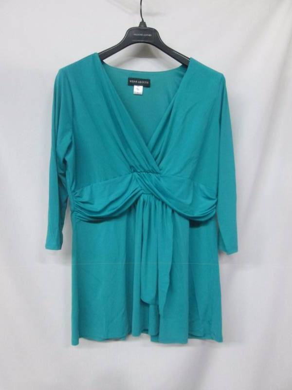lot 65 image: Lola P Misses Knit Hi-Lo Top