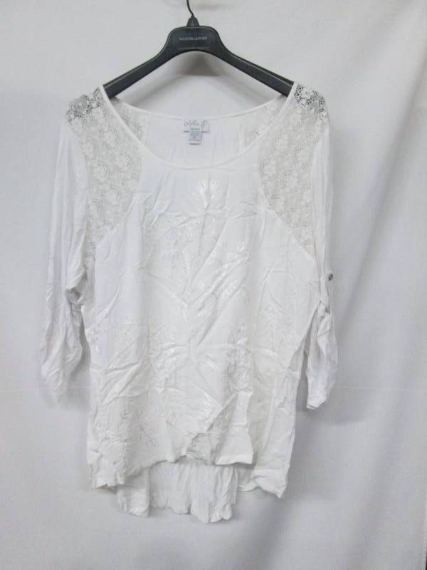 lot 69 image: Lola P Plus Knit Hi-Lo Top