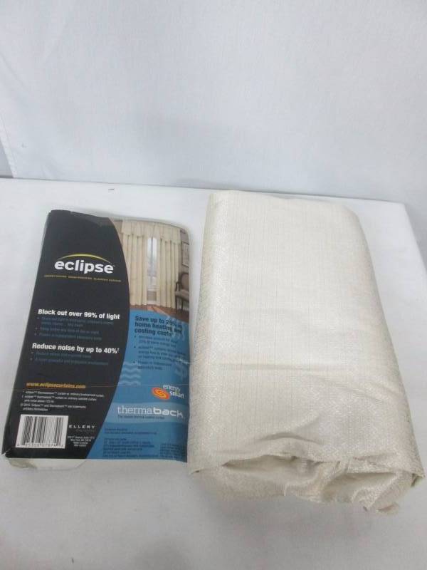 lot 59 image: Eclipse Canova 42 x 63 Panel