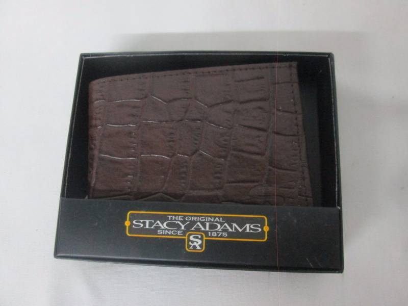 lot 53 image: Stacy Adams Leather Bi-Fold Wallet